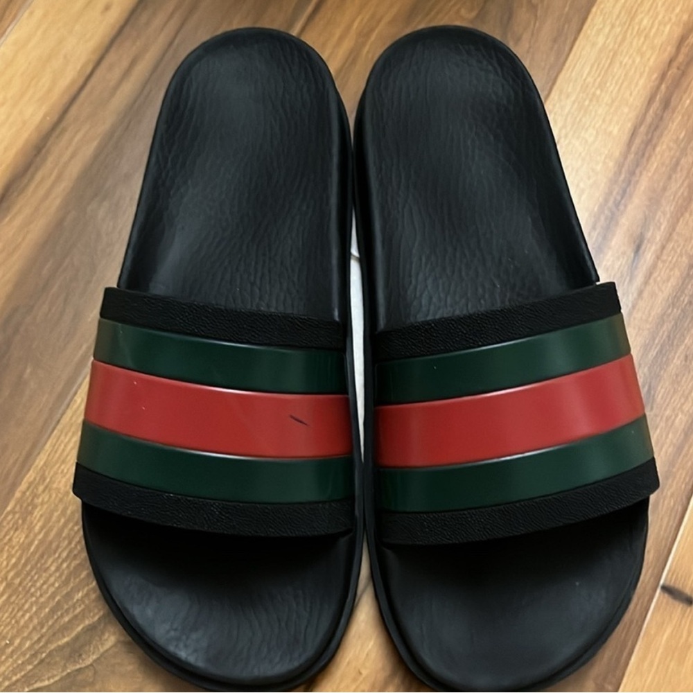 Gucci Black and Red Slip-On Loafers with Bold Stripes - Picture 2 of 14